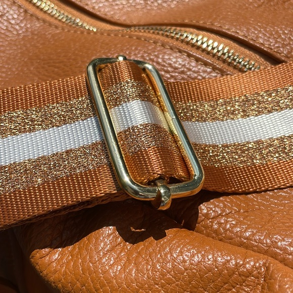Divina Ferenze Leather Carryon Duffle Bag - Picture 7 of 12